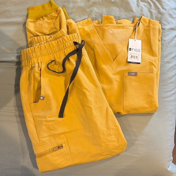 Figs Other - FIGS Gold Scrub Set